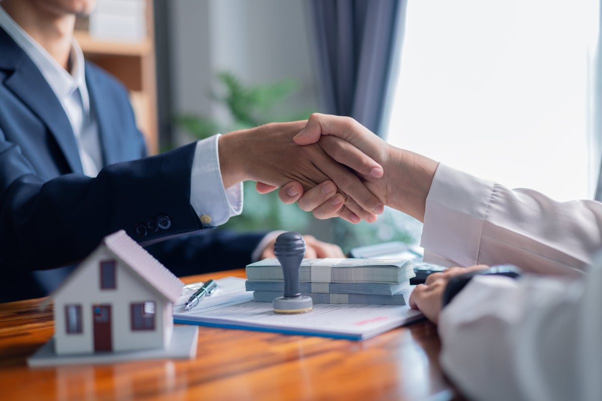 Agent presented client with an investment opportunity involving sale of property